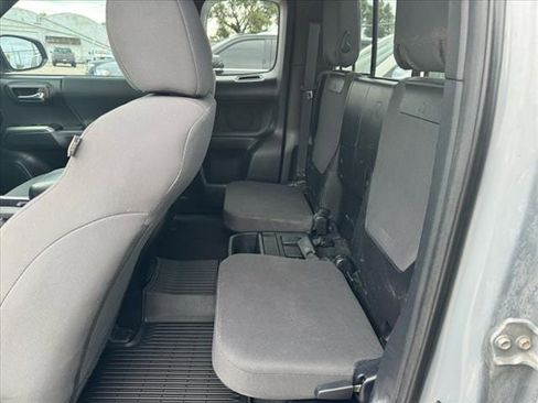 Used 2018 Toyota Tacoma TRD Sport image 12