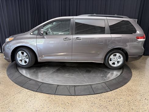 Used 2011 Toyota Sienna LE FWD image 4