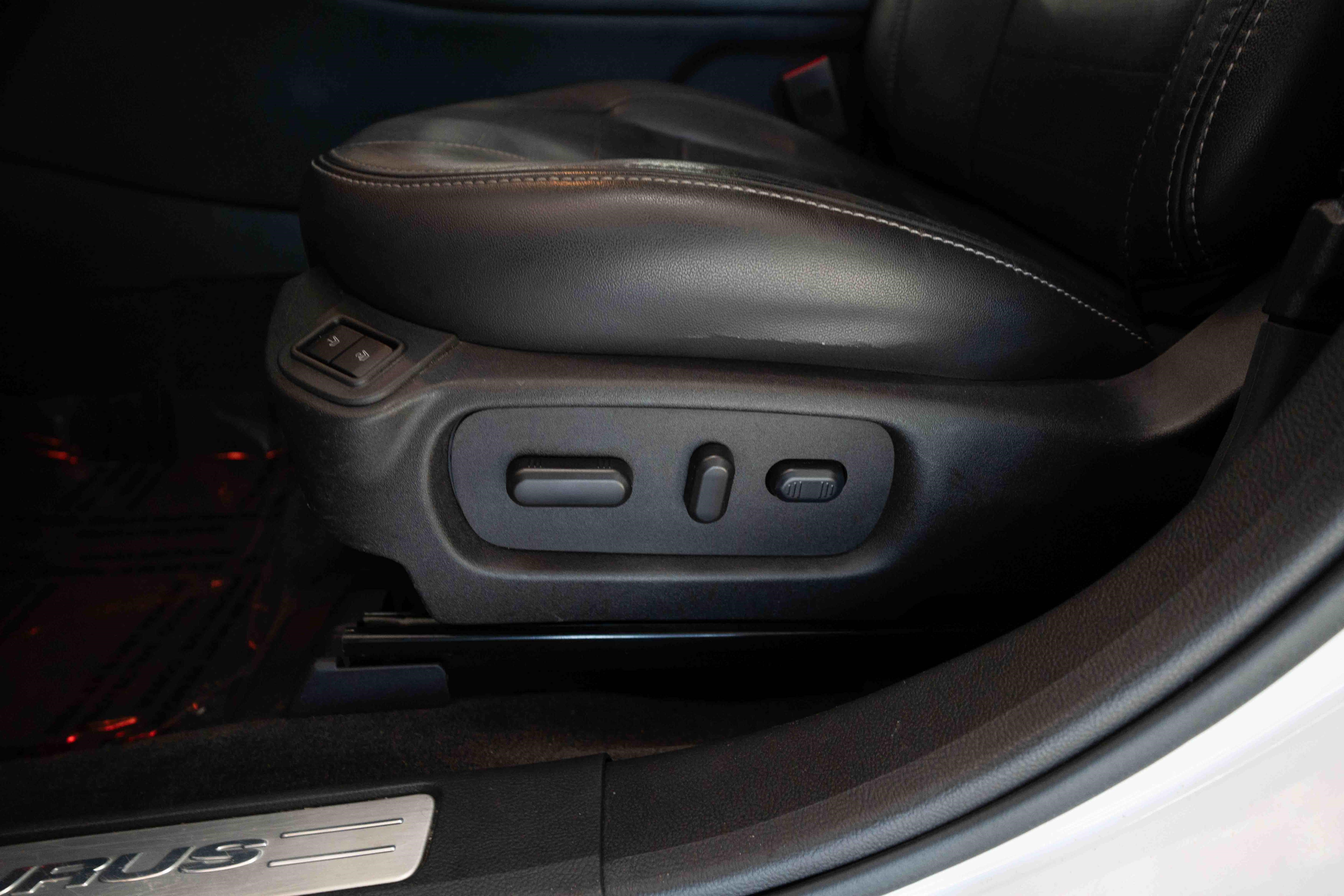 Used 2018 Ford Taurus SHO AWD/4WD image 12