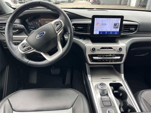 Certified 2022 Ford Explorer XLT w/ Equipment Group 202A image 15