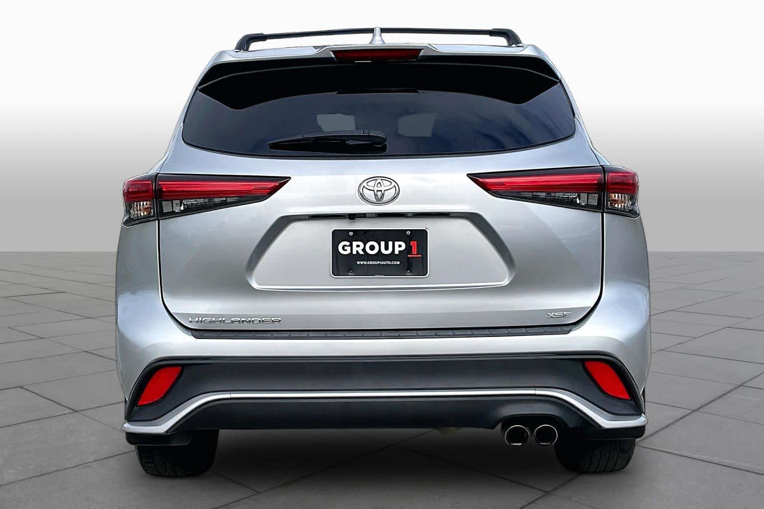 Used 2023 Toyota Highlander XSE FWD image 5