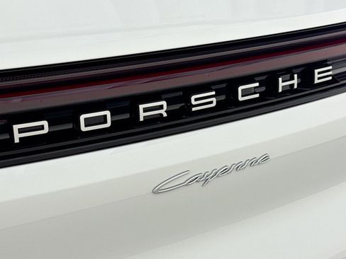 Certified 2026 Porsche Cayenne AWD/4WD image 25