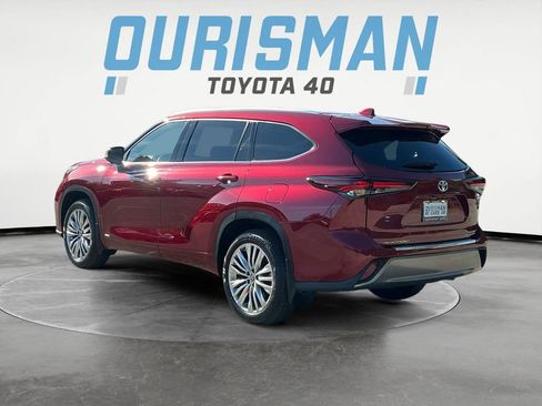 Certified 2024 Toyota Highlander Platinum AWD/4WD image 6