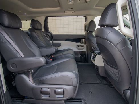 Used 2024 Kia Carnival SX Prestige image 25