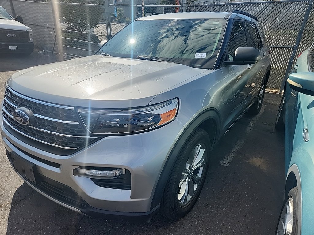 Used 2023 Ford Explorer XLT w/ Equipment Group 202A AWD/4WD image 3