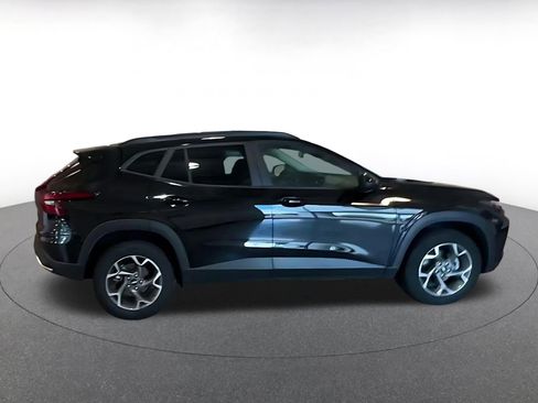 Used 2025 Chevrolet Trax LT FWD image 14