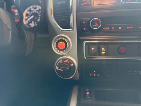 Used 2019 Nissan Titan SV w/ SV Convenience Package image 49