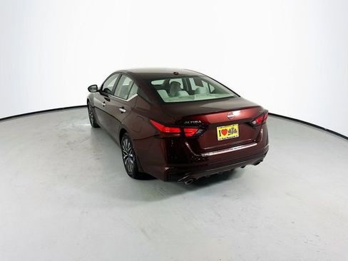 Used 2023 Nissan Altima 2.5 SV w/ SV Premium Package image 7