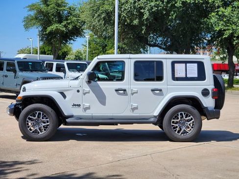 Certified 2026 Jeep Wrangler Unlimited Sahara AWD/4WD image 4