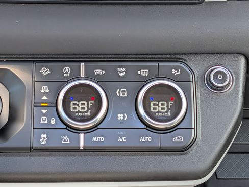Used 2021 Land Rover Defender 90 First Edition AWD/4WD image 29