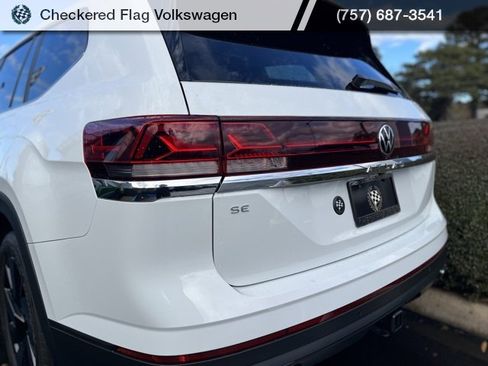 Used 2025 Volkswagen Atlas SE image 8