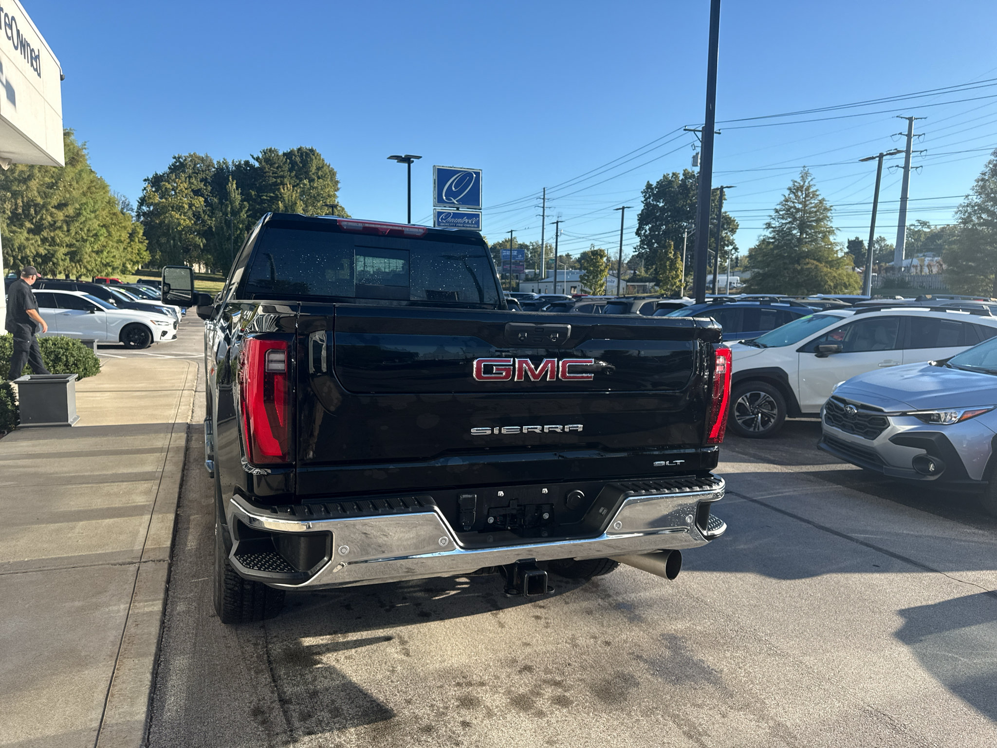 Used 2024 GMC Sierra 2500 SLT w/ SLT Premium Package AWD/4WD image 3