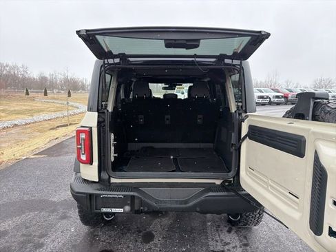 Used 2025 Ford Bronco Badlands image 10