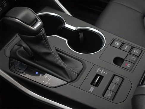 Used 2025 Toyota Highlander XLE image 23