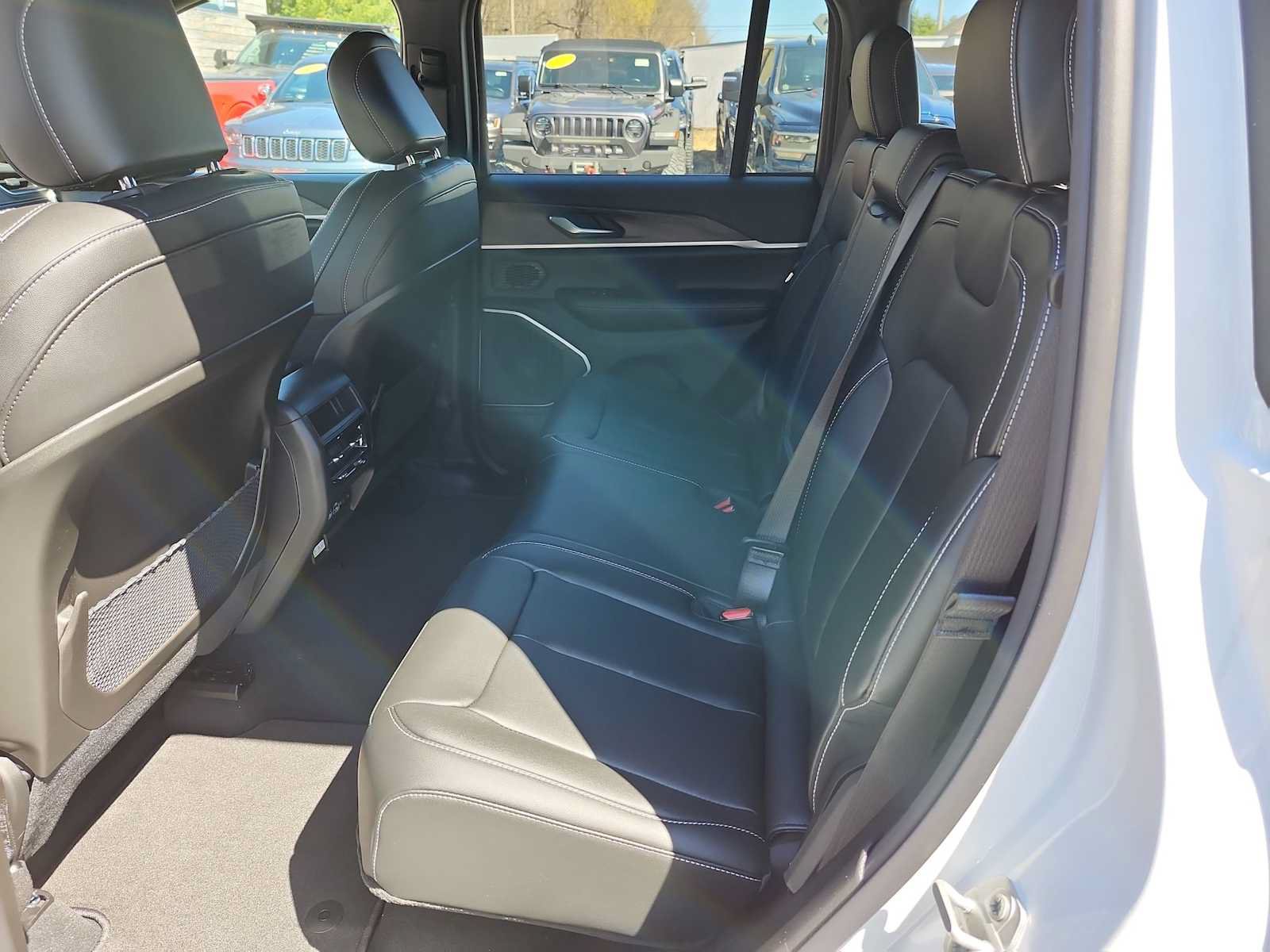 New 2024 Jeep Grand Cherokee Limited 4xe AWD/4WD image 15