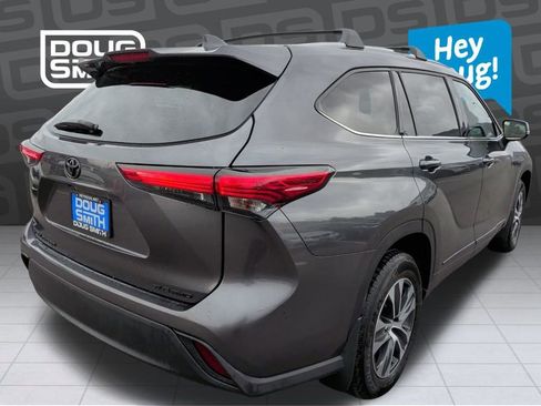 Used 2022 Toyota Highlander XLE image 5