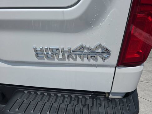 Used 2025 Chevrolet Silverado 1500 High Country AWD/4WD image 7