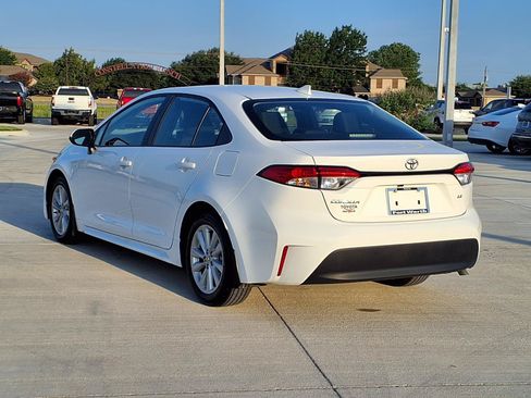 Used 2025 Toyota Corolla LE w/ LE Premium Package FWD image 7