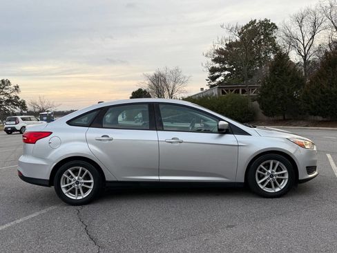 Used 2018 Ford Focus SE image 9
