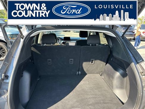 Used 2022 Ford Escape SE w/ Cold Weather Package FWD image 18