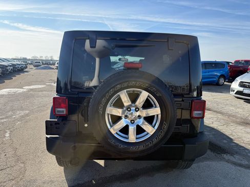 Used 2016 Jeep Wrangler Unlimited Sahara w/ Connectivity Group image 8