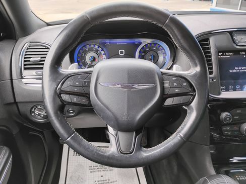 Used 2018 Chrysler 300 S w/ S Model Appearance Package AWD/4WD image 9