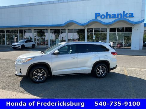 Used 2018 Toyota Highlander XLE AWD/4WD image 3
