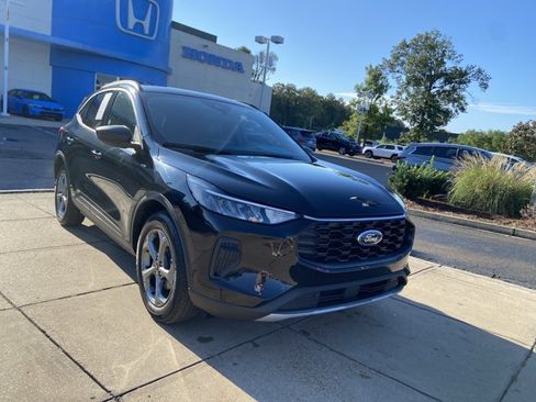 Used 2025 Ford Escape ST-Line FWD image 2
