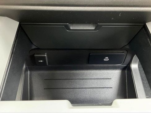 Used 2025 Land Rover Defender 110 V8 image 16