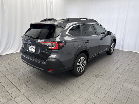 Used 2025 Subaru Outback Premium image 4