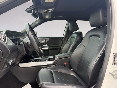 Used 2022 Mercedes-Benz GLB 250 image 9