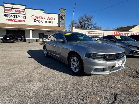 Used 2018 Dodge Charger SXT RWD image 3