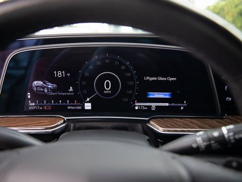 Used 2022 Cadillac Escalade ESV Premium Luxury Platinum w/ Heavy-Duty Trailer Package image 11