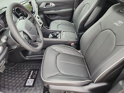 New 2026 Chrysler Pacifica Limited w/ S Appearance Package image 10