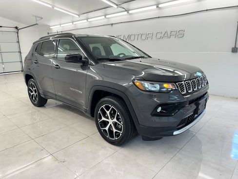 Used 2024 Jeep Compass Limited AWD/4WD image 3