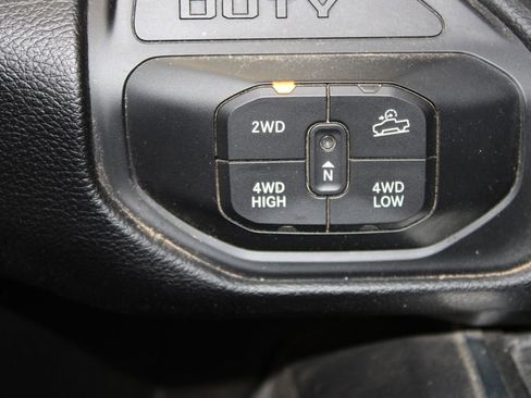 Used 2025 RAM 2500 Laramie AWD/4WD image 32
