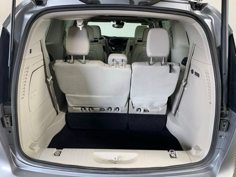 Used 2019 Chrysler Pacifica Limited w/ Advanced Safetytec Group FWD image 27