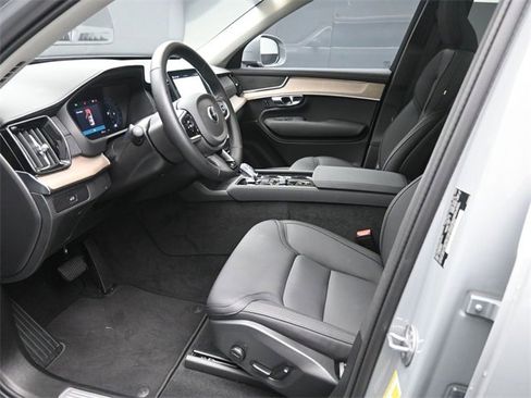 Used 2025 Volvo XC90 B5 Core w/ Protection Package image 17