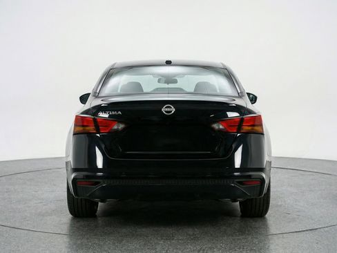 Used 2025 Nissan Altima 2.5 SV FWD image 7