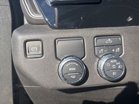 Used 2024 GMC Sierra 1500 Elevation image 33