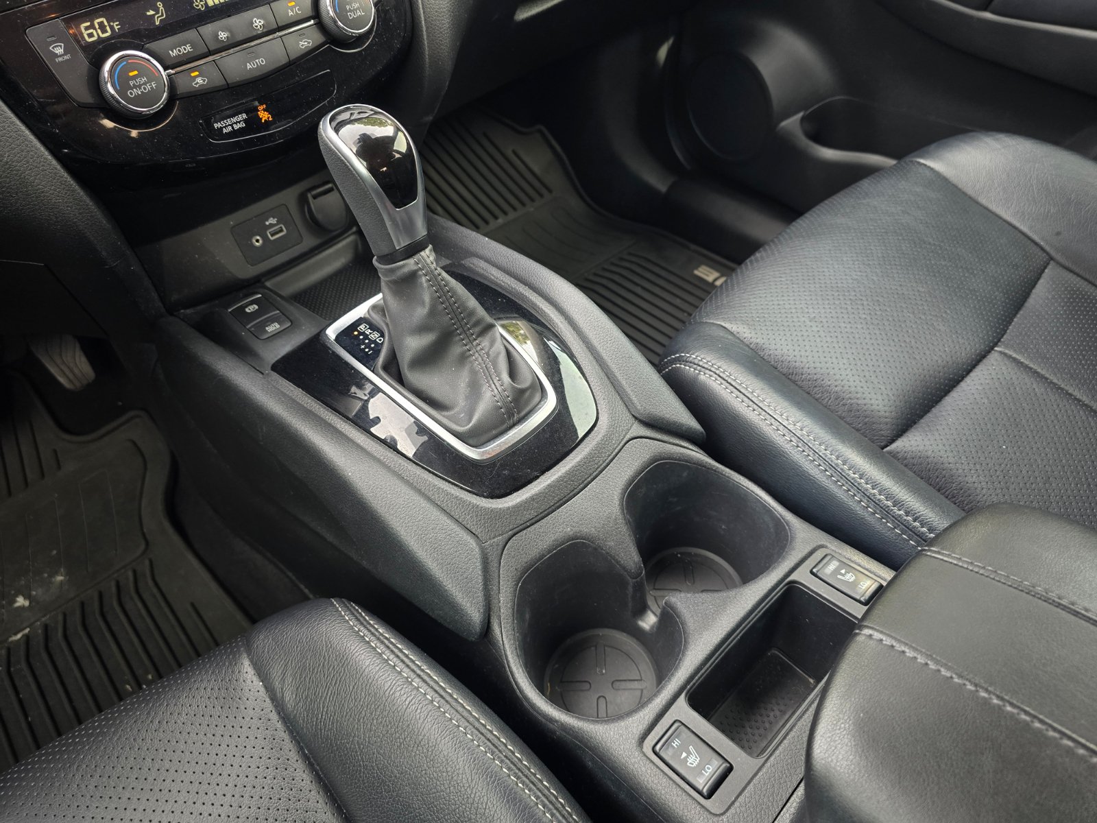 Used 2020 Nissan Rogue SV w/ Premium Package FWD image 17