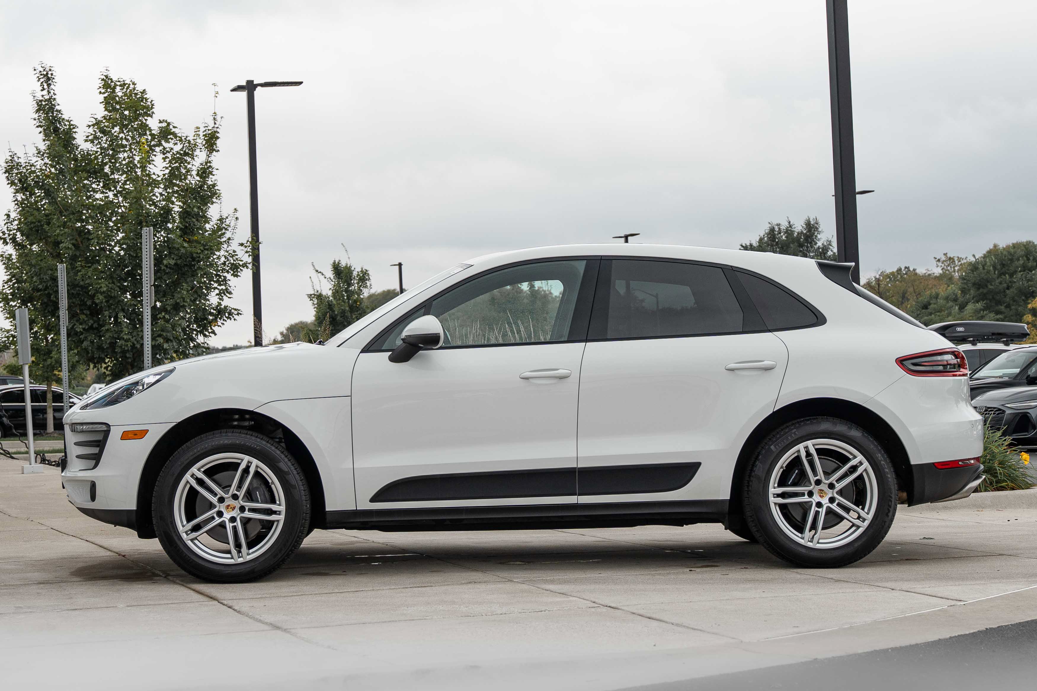 Used 2017 Porsche Macan AWD/4WD image 6