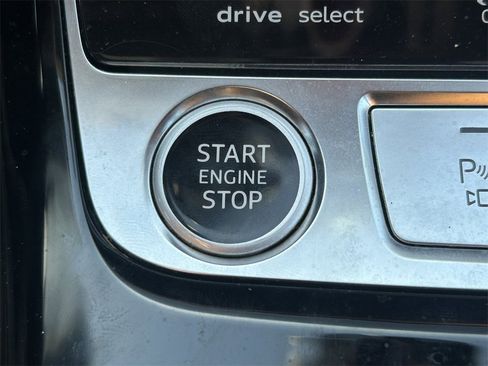 Used 2022 Audi A8 L 3.0T image 39