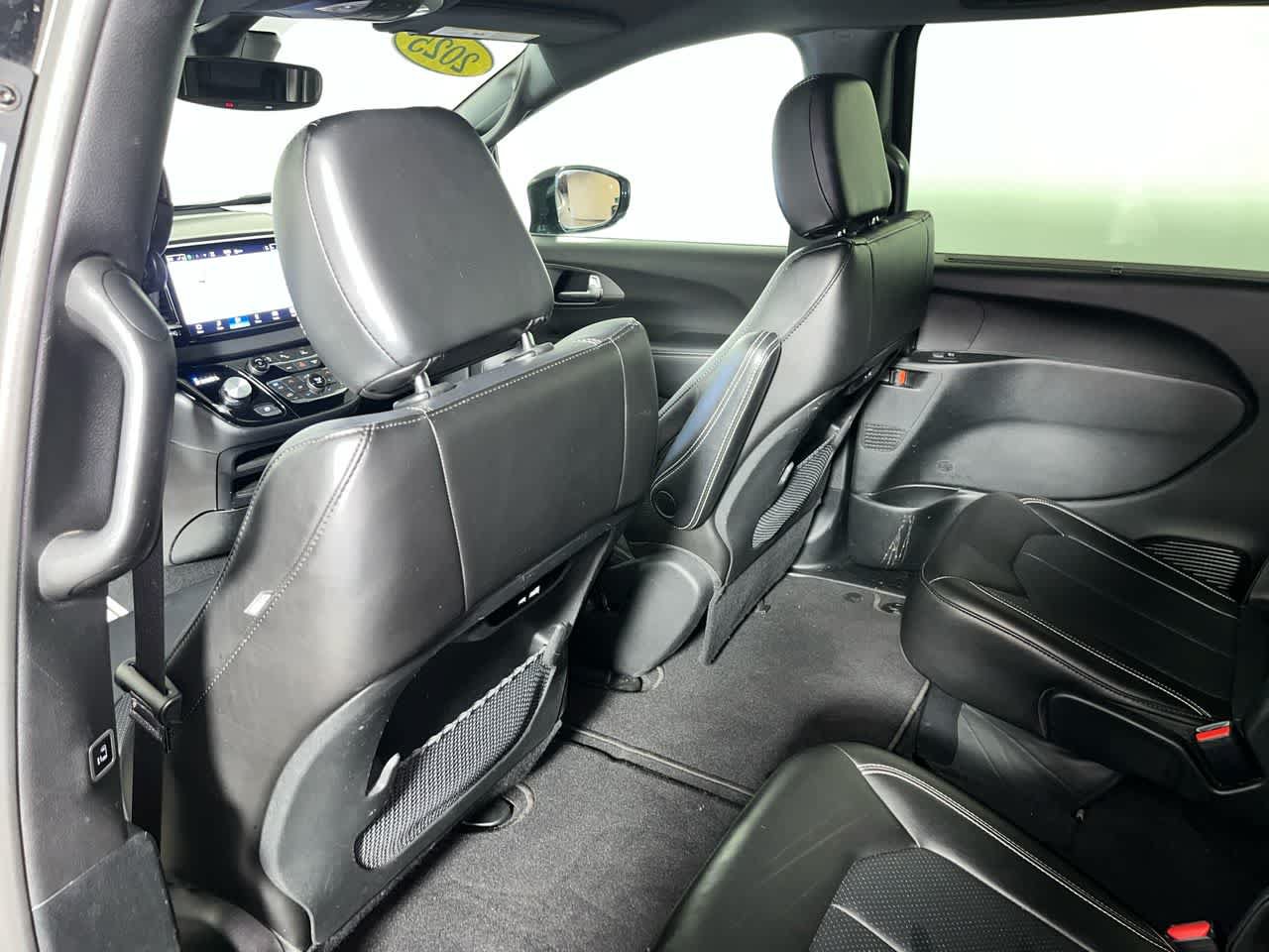 Used 2025 Chrysler Pacifica Select FWD image 24