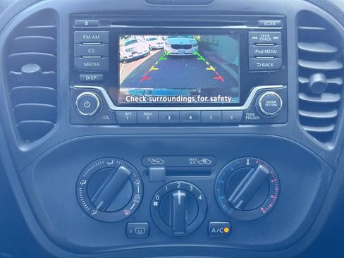 Used 2017 Nissan Juke S FWD image 41
