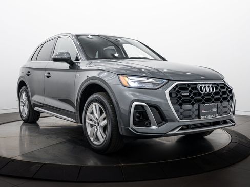 Certified 2023 Audi Q5 2.0T Premium w/ Convenience Package AWD/4WD image 2