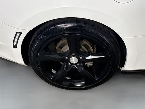 Used 2019 Chevrolet Camaro LT RWD image 31