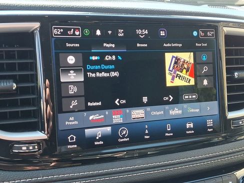Used 2022 Chrysler Pacifica Touring-L w/ Uconnect Theater Family Group AWD/4WD image 16