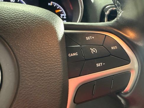 Used 2019 Jeep Grand Cherokee Limited AWD/4WD image 35