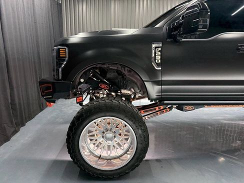 Used 2022 Ford F250 Platinum AWD/4WD image 7